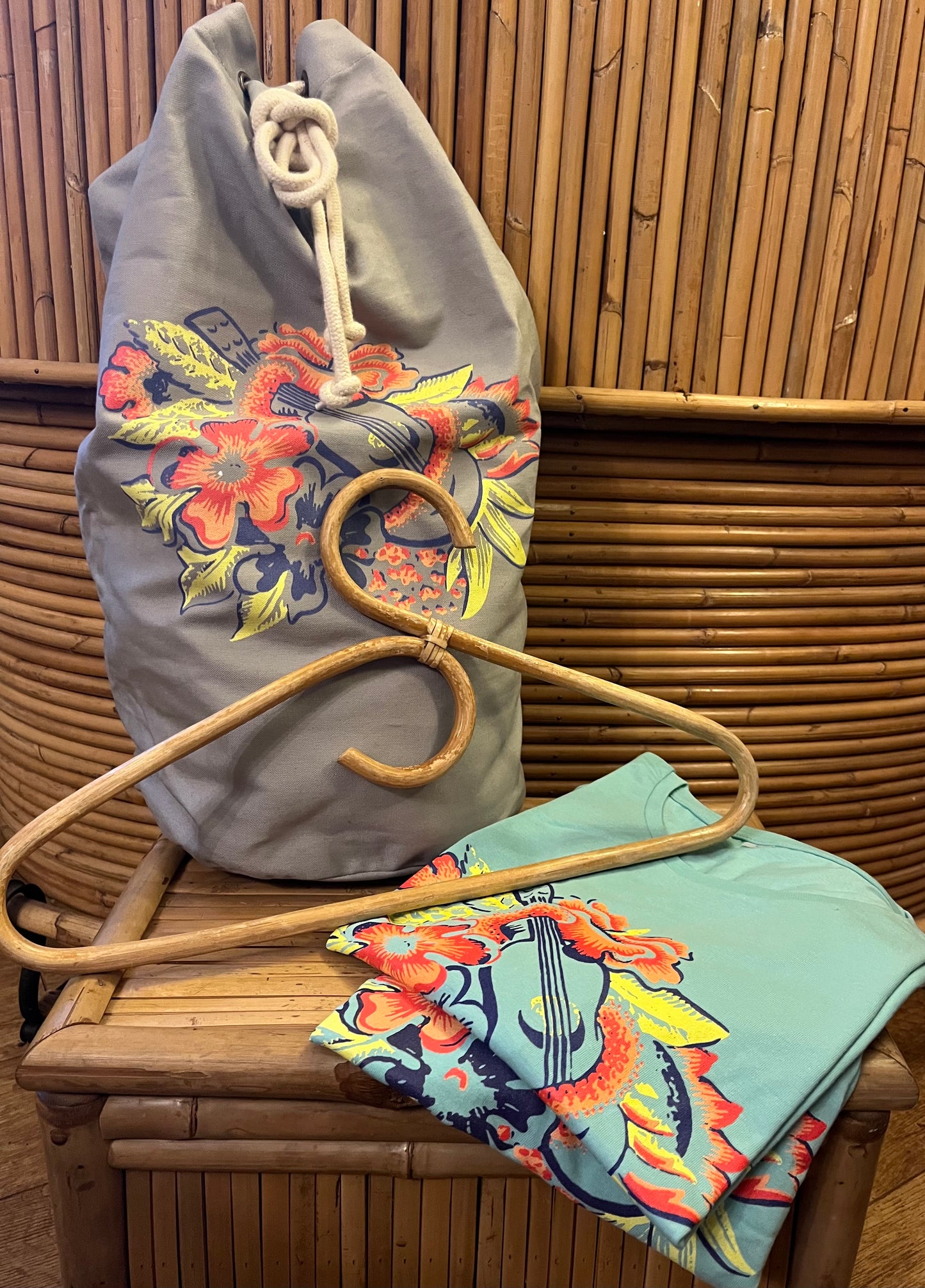 Duffle bag with Hawaiian vintage graphic